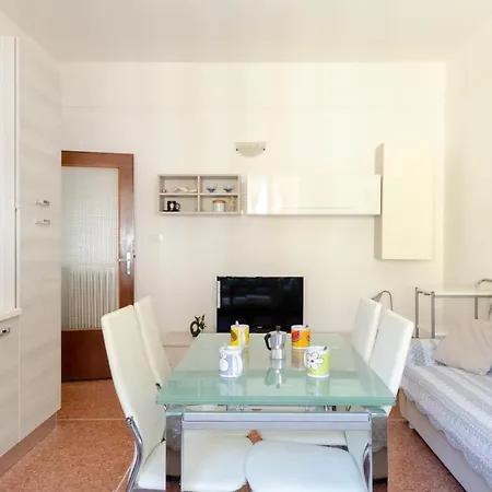Altido Apt Suitable For Families Up To 6, With Parking *